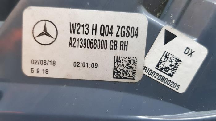 Feu arrière droit d'un Mercedes-Benz E (W213) E-220d 2.0 Turbo 16V 2018