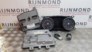Used Ignition lock + computer Mercedes E (W213) E-220d 2.0 Turbo 16V Price € 786,50 Inclusive VAT offered by Autodemontage Rijnmond BV