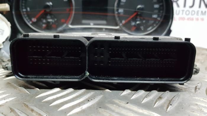 Cerradura de contacto y ordenador de un Audi A1 Sportback (8XA/8XF) 1.2 TFSI 2013