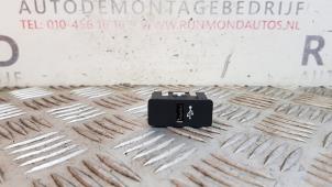 Usados Conexión AUX-USB Mini Countryman (R60) 1.6 Cooper D Precio € 30,25 IVA incluido ofrecido por Autodemontage Rijnmond BV