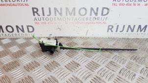 Begagnade Tanklåsmotor BMW 5 serie (F10) 518d 16V Pris på förfrågan erbjuds av Autodemontage Rijnmond BV