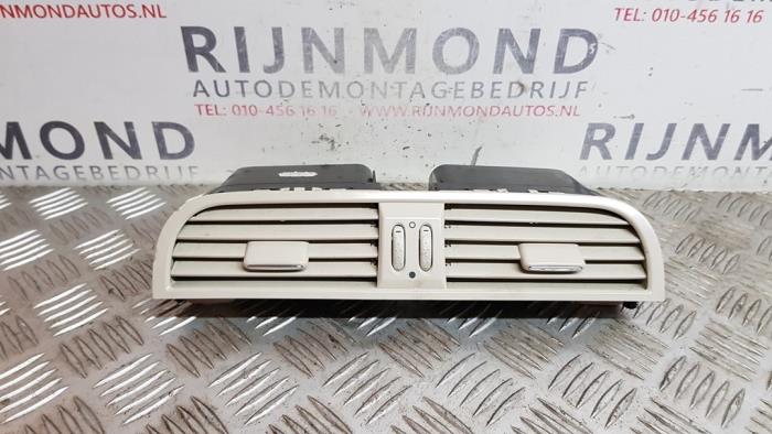 Dashboard vent from a Fiat 500 (312) 1.2 69 2009