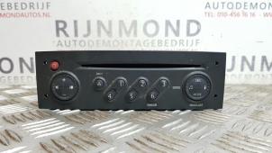 Używane Radioodtwarzacz CD Renault Clio III (BR/CR) 1.5 dCi 85 Cena € 65,00 Procedura marży oferowane przez Autodemontage Rijnmond BV
