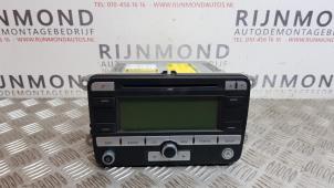 Używane Radioodtwarzacz CD Volkswagen Golf V (1K1) 1.6 FSI 16V Cena € 50,00 Procedura marży oferowane przez Autodemontage Rijnmond BV