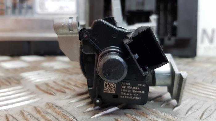 Ignition lock + computer from a Audi Q2 (GAB/GAG) 1.6 30 TDI 16V 2020