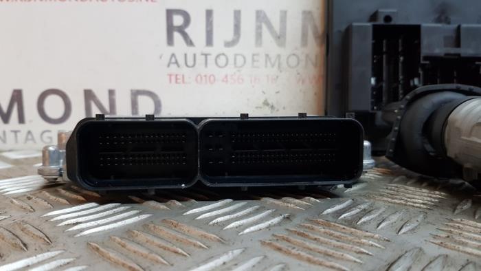 Ignition lock + computer from a Audi Q2 (GAB/GAG) 1.6 30 TDI 16V 2020