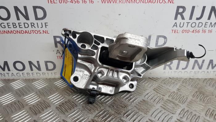 Gearbox mount from a Peugeot 208 I (CA/CC/CK/CL) 1.0 Vti 12V PureTech 2016