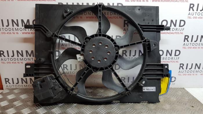 Cooling fans from a Nissan Micra (K14) 1.0 IG-T 100 2019