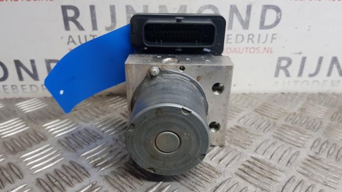 Begagnade ABS-pump Volkswagen Polo VI (AW1) 1.0 TSI 12V Pris € 121,00 Inklusive moms erbjuds av Autodemontage Rijnmond BV