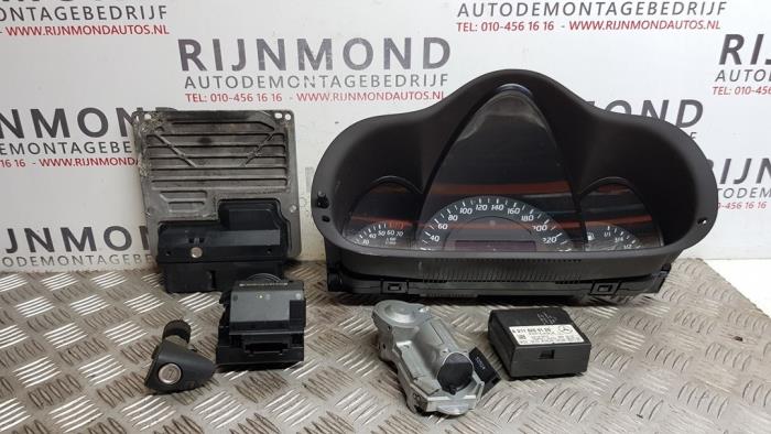 Ignition lock + computer Mercedes C Sportcoupé (C203), 2000 / 2008 1.8 C-180K 16V, Hatchback, 2-dr, Petrol, 1.796cc, 105kW (143pk), RWD, M271946, 2002-05 / 2008-05, 203.746 (Used)
