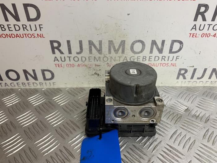 Pompe ABS Audi A3 Sportback (8VA/8VF), 2012 / 2020 1.6 TDI 16V, Berline avec hayon arrière, 4 portes, Diesel, 1.598cc, 85kW (116pk), FWD, DDYA, 2017-02 / 2020-10, 8VA; 8VF (Occasion)