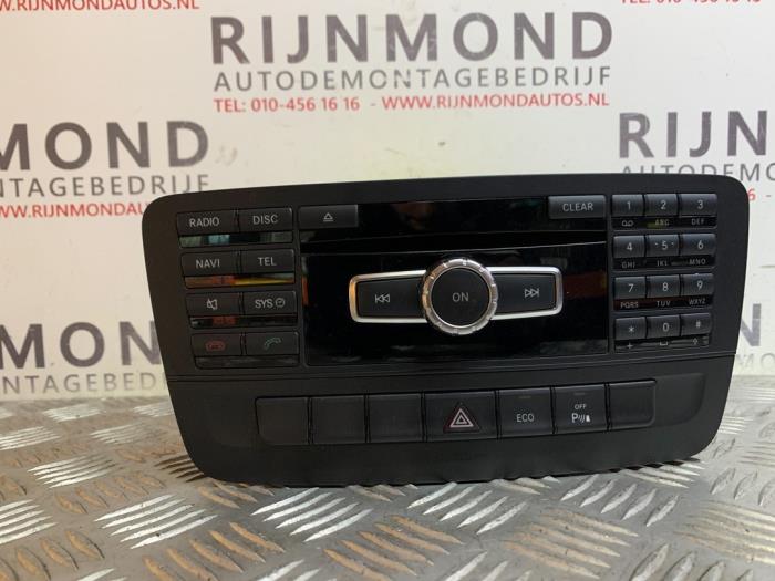 Radio CD player from a Mercedes-Benz B (W246,242) 1.6 B-180 BlueEFFICIENCY Turbo 16V 2014