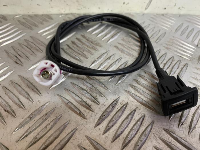 AUX / USB-Anschluss Mercedes B 1.6 B-180 BlueEFFICIENCY Turbo 16V