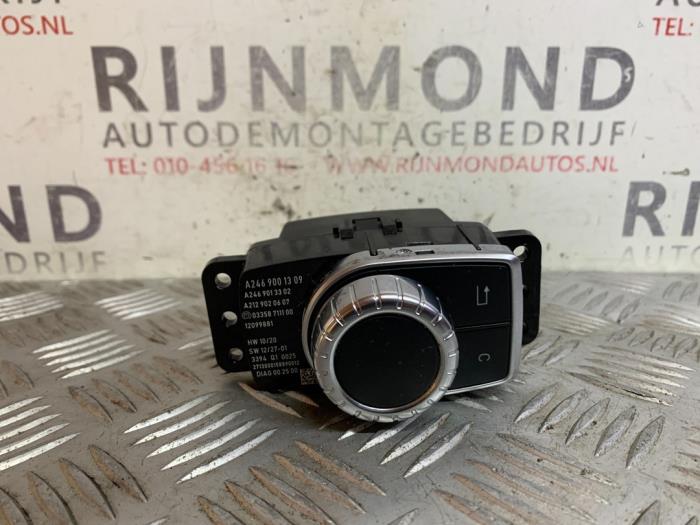 Usagé Panneau de commandes navigation Mercedes B (W246/W242) 1.6 B-180 BlueEFFICIENCY Turbo 16V Prix € 36,30 Prix TTC proposé par Autodemontage Rijnmond BV