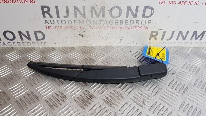 Rear wiper arm from a Mercedes-Benz B (W246,242) 1.6 B-180 BlueEFFICIENCY Turbo 16V 2014