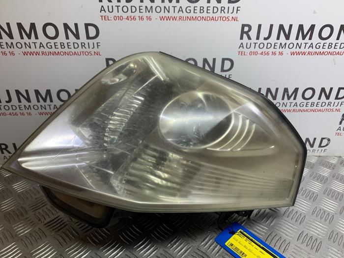 Używane Reflektor prawy Renault Vel Satis (BJ) 3.5 V6 24V Autom. Cena € 100,00 Procedura marży oferowane przez Autodemontage Rijnmond BV