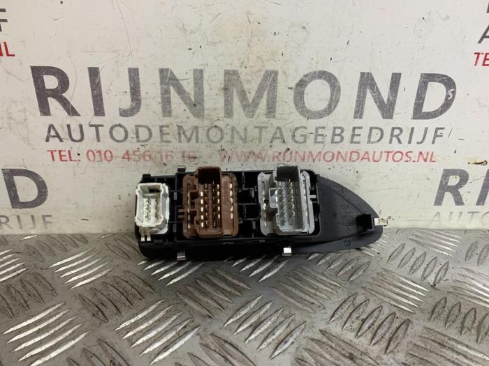 Electric window switch from a Renault Vel Satis (BJ) 3.5 V6 24V Autom. 2002