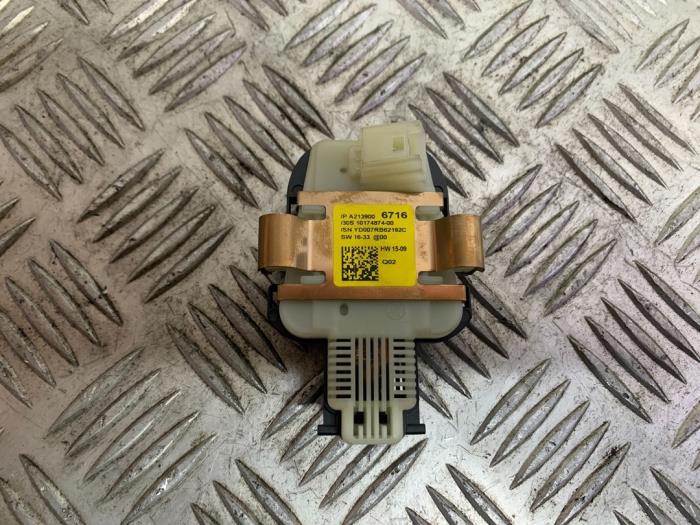 Begagnade Regnsensor Mercedes E (W213) E-220d 2.0 Turbo 16V Pris € 48,40 Inklusive moms erbjuds av Autodemontage Rijnmond BV