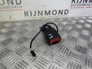 Used Front seatbelt buckle, left Volkswagen Up! (121) 1.0 12V 60 Price on request offered by Autodemontage Rijnmond BV