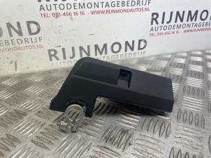 Usagé Borne de batterie Audi A4 Avant (B8) 2.0 TDI 16V Prix € 24,20 Prix TTC proposé par Autodemontage Rijnmond BV