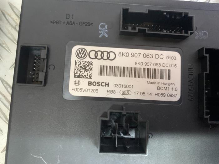 Ignition lock + computer from a Audi A4 Avant (B8) 2.0 TDI 16V 2014