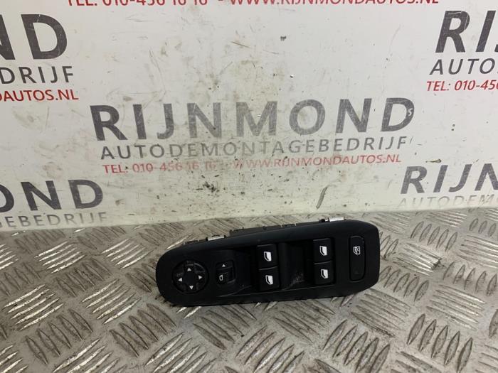Usados Interruptor de ventanilla eléctrica Peugeot 308 (L3/L8/LB/LH/LP) 1.6 16V THP Precio € 54,45 IVA incluido ofrecido por Autodemontage Rijnmond BV