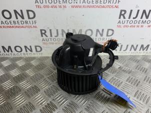 Usagé Moteur de ventilation chauffage Volkswagen Golf VI Variant (AJ5/1KA) 1.6 TDI 16V 105 Prix € 50,00 Règlement à la marge proposé par Autodemontage Rijnmond BV