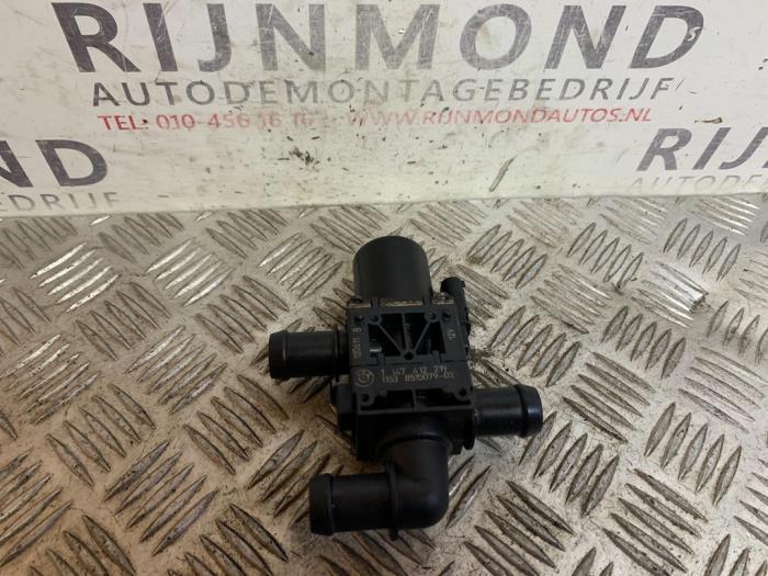 Usagé Pompe à eau BMW X3 (F25) xDrive20d 16V Prix € 60,49 Prix TTC proposé par Autodemontage Rijnmond BV