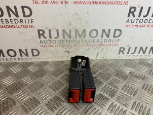 Used Rear seatbelt buckle, centre BMW X3 (F25) xDrive20d 16V Price € 54,45 Inclusive VAT offered by Autodemontage Rijnmond BV