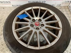 Usagé Kit jantes + pneumatiques Jaguar XE 2.0d 180 16V AWD Prix € 484,00 Prix TTC proposé par Autodemontage Rijnmond BV