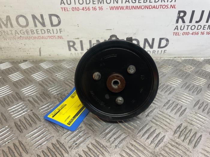 Usagé Pompe de direction Nissan Primastar 2.0 dCi 90 Prix € 75,00 Règlement à la marge proposé par Autodemontage Rijnmond BV