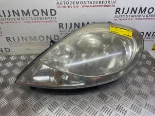Used Headlight, left Nissan Primastar 2.0 dCi 90 Price € 40,00 Margin scheme offered by Autodemontage Rijnmond BV