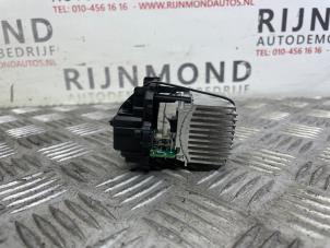Used Heater resistor Nissan Primastar 2.0 dCi 90 Price on request offered by Autodemontage Rijnmond BV