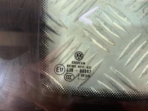 Używane Trójkatna szyba lewy tyl Volkswagen Polo VI (AW1) 1.0 MPi 12V Cena € 60,50 Z VAT oferowane przez Autodemontage Rijnmond BV
