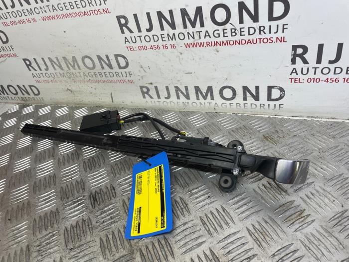 Seatbelt adjustment motor