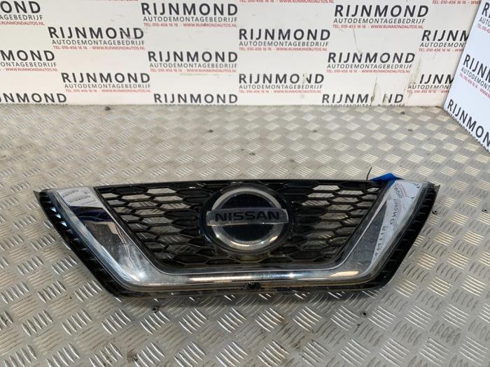 Używane Grill Nissan Qashqai (J11) 1.3 DIG-T 140 16V Cena € 242,00 Z VAT oferowane przez Autodemontage Rijnmond BV