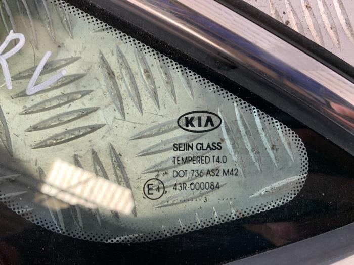 Usados Ventanilla triangular derecha delante Kia Cee'd (JDB5) 1.6 GDI 16V Precio de solicitud ofrecido por Autodemontage Rijnmond BV