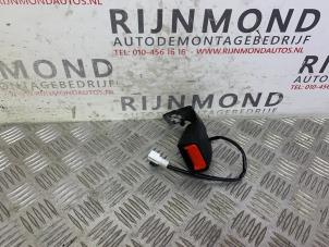Used Rear seatbelt buckle, right Hyundai i20 1.2i 16V Price on request offered by Autodemontage Rijnmond BV