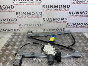 Used Window mechanism 4-door, front left Mitsubishi Colt (Z2/Z3) 1.5 16V Price on request offered by Autodemontage Rijnmond BV