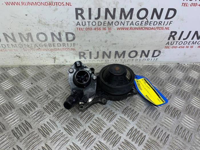 Begagnade Vattenpump BMW 1 serie (F20) 120d 2.0 16V Pris på förfrågan erbjuds av Autodemontage Rijnmond BV