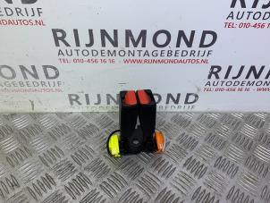 Used Rear seatbelt buckle, centre Volvo V40 (MV) 2.0 D2 16V Price on request offered by Autodemontage Rijnmond BV