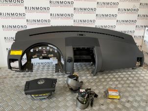 Używane Airbag set + dashboard Volkswagen Touareg (7LA/7L6) 5.0 TDI V10 Cena € 300,00 Procedura marży oferowane przez Autodemontage Rijnmond BV
