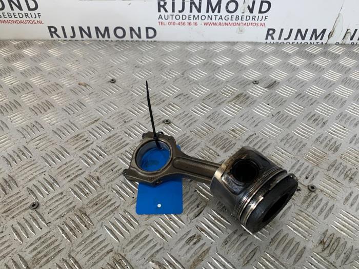 Usagé Piston BMW 1 serie (F20) 120d 2.0 16V Prix € 60,50 Prix TTC proposé par Autodemontage Rijnmond BV