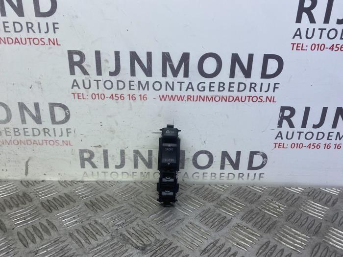 Używane Przelacznik BMW 1 serie (F20) 116d 1.6 16V Efficient Dynamics Cena na żądanie oferowane przez Autodemontage Rijnmond BV