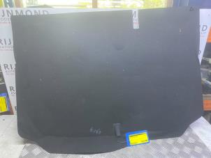 Używane Plyta podlogowa bagaznika Ford Fiesta 7 1.0 EcoBoost 12V Cena € 48,40 Z VAT oferowane przez Autodemontage Rijnmond BV