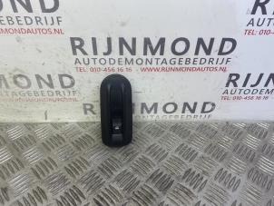 Used Electric window switch Renault Master III (FD/HD) 2.5 dCi 120 FAP Price € 15,00 Margin scheme offered by Autodemontage Rijnmond BV