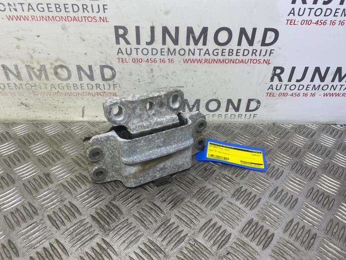 Usagé Support moteur Volkswagen Caddy Combi III (2KB,2KJ) 1.6 TDI 16V Prix € 24,20 Prix TTC proposé par Autodemontage Rijnmond BV