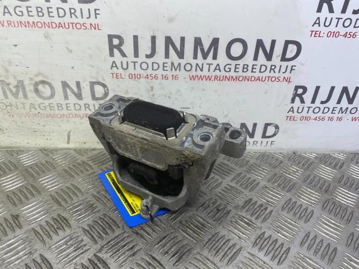 Usagé Support moteur Volkswagen Caddy Combi III (2KB,2KJ) 1.6 TDI 16V Prix € 24,20 Prix TTC proposé par Autodemontage Rijnmond BV