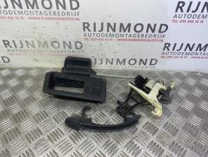 Used Sliding door handle, left Volkswagen Caddy Combi III (2KB,2KJ) 1.6 TDI 16V Price on request offered by Autodemontage Rijnmond BV