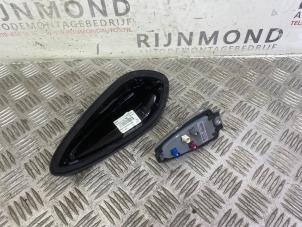 Antena z BMW 1 serie (F20) 120d 2.0 16V 2013